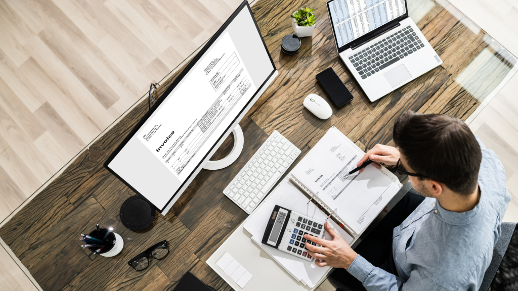 Improve cash flow by outsourcing accounts receivable to Auckland debt collectors image of debt collector in New Zealand